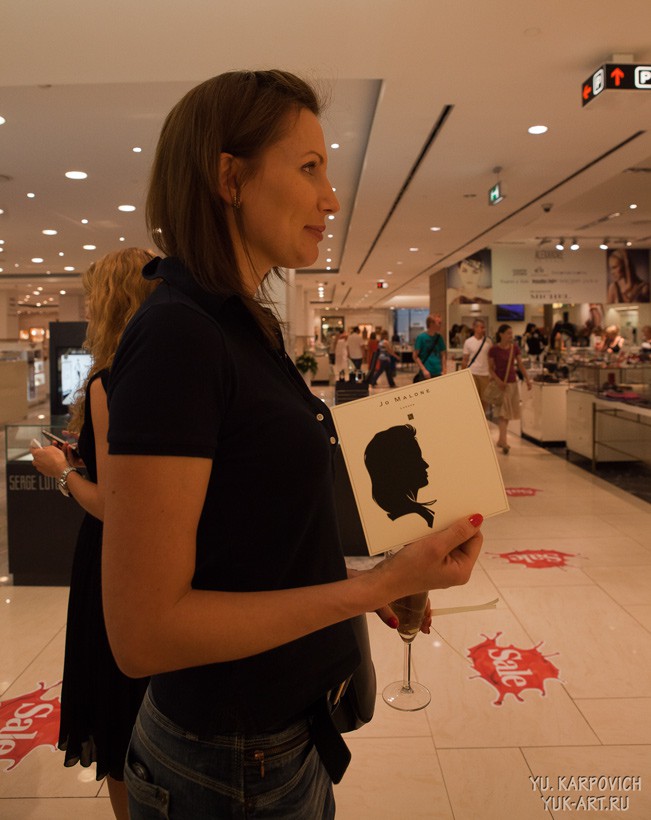 Silhouettist, cortar siluetas en la presentación de Jo Malone